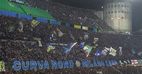 Inter Striscione Polemico Della Curva Ad Accogliere Cuadrado Radio