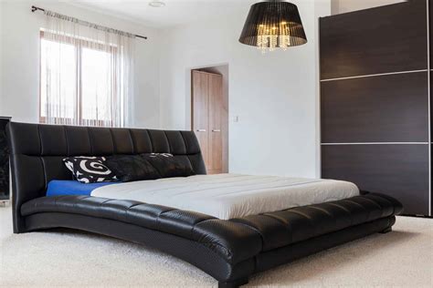 guide  choosing  leather bed  style  comfort