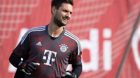 Torwart Ulreich nimmt beim FC Bayern München Training auf