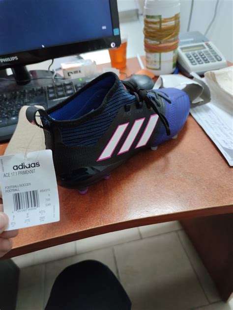 Продам срочно бутсы Адидас 42,5 размер,Оригинал 100%