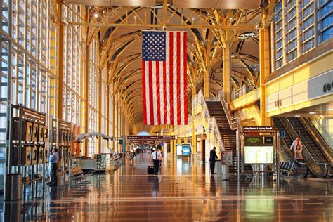 Ronald Reagan Washington National Airport Stock Photo by ©Vacclav 5106336