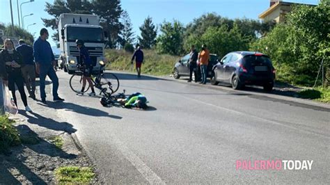 Incidente sulla statale 113 donna in bici travolta da unauto è grave