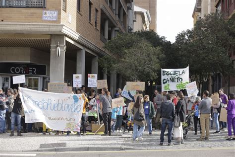 En Im Genes Las Familias De Caneto Llevan Su Protesta A Las Cortes