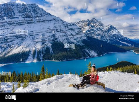 Peyto lake winter canada hi-res stock photography and images - Alamy