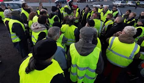 Francia Los Chalecos Amarillos Salen A Protestar A Las Calles Por