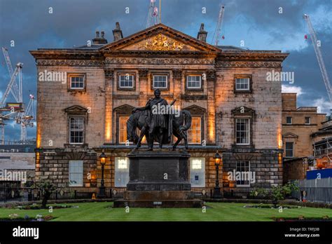 St Andrews Square Edinburgh Hi Res Stock Photography And Images Alamy