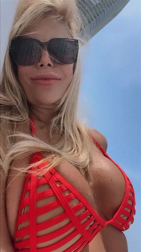 Graciela Alfano Prendi Fuego Las Redes Sociales Con Su Microbikini Rojo