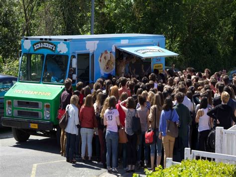 Ben Jerry s distribue des glaces contre des vêtements