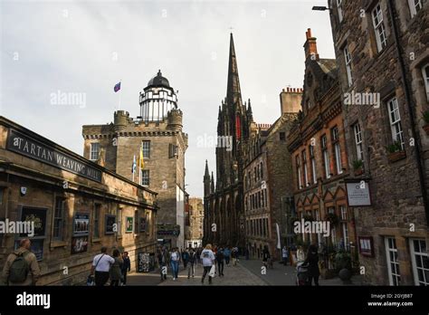 Edinburgh city centre Stock Photo - Alamy