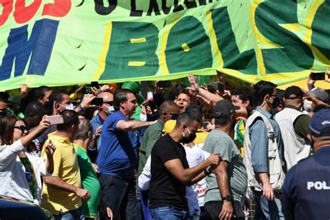 Apoiadores De Bolsonaro Pedem Interven O Militar Em Manifesta O