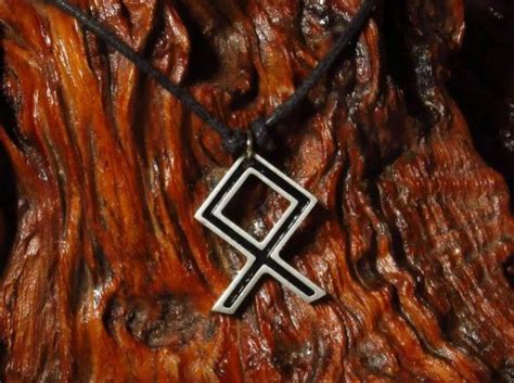 Руны на стену для защиты дома: разновидности и правила применения