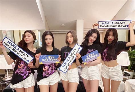 더쿠 있지 Itzy 첫 월드투어 In 아시아 첫번째 나라 필리핀 마닐라 기념사진