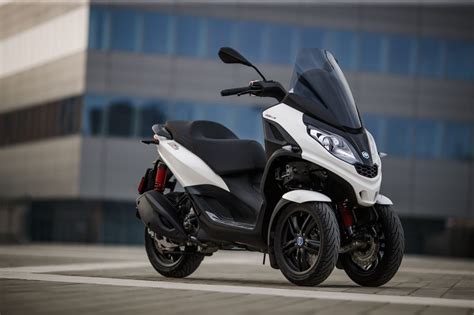 Piaggio Mp3 300 Hpe Sport Abs Yamaha Tricity 300 Prova Comparativa