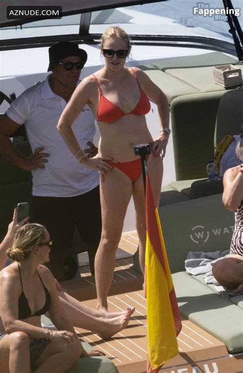 Jessica Lindsey Sexy Spotted Showing Off Her Stunning Body Wearing A Red Hot Bikini On A Boat At