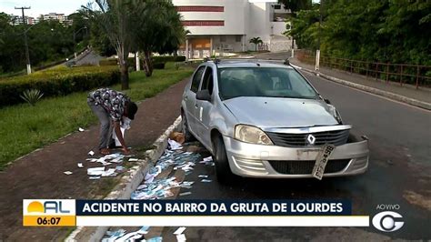 Motorista Colide Carro Contra Muro Na Gruta E Depois Tem Celular