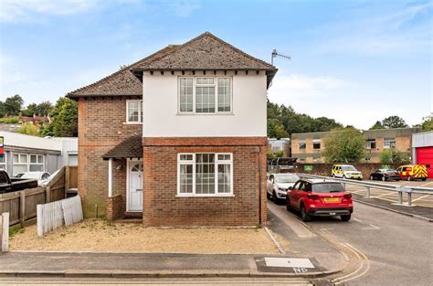 West Street Haslemere Gu27 3 Bed Detached House £400000