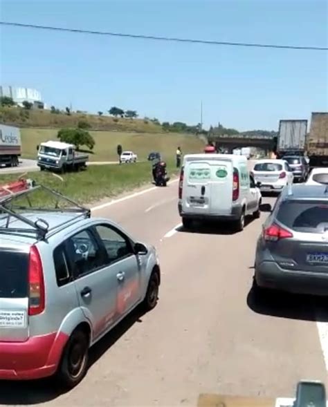 Motociclista morre após batida moto e caminhão em rodovia de