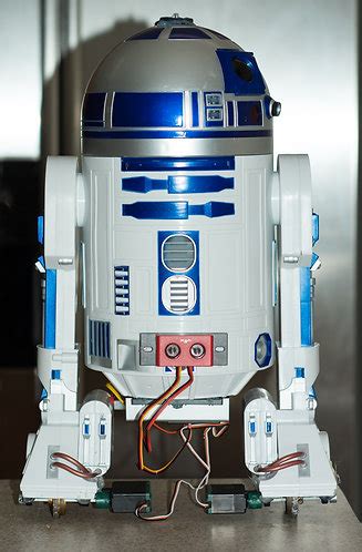 Custom Disney R2D2 Toy Animated With VEX | robots