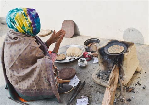 Indian Village Woman Cooking Food on Wood Fire Stock Illustration ...