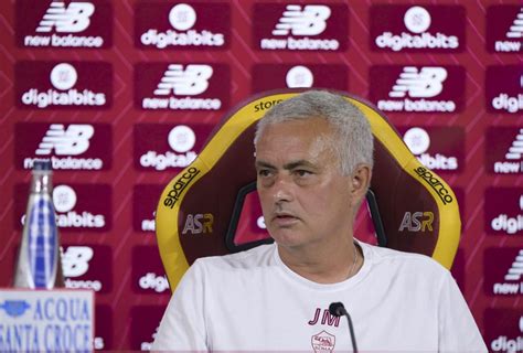 Roma La Conferenza Stampa Di Mourinho Prima Della Juventus Foto