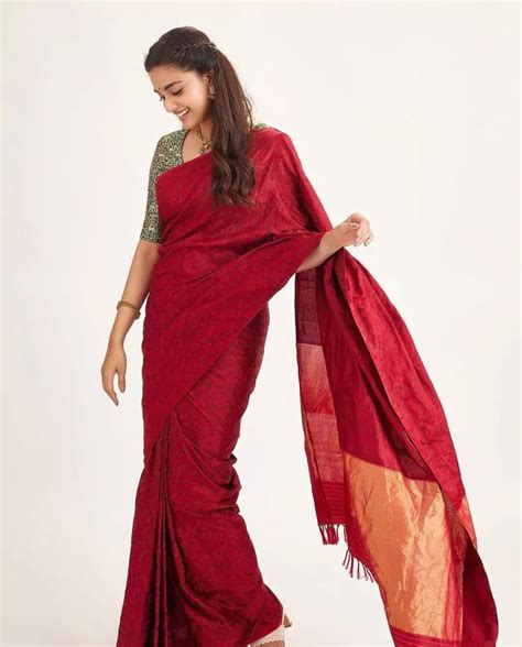 Keerthy Suresh Looks Beautiful In A Simple Red Silk Saree Artofit