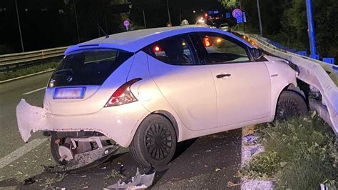 Incidente Asse Attrezzato Tamponamento Automobile