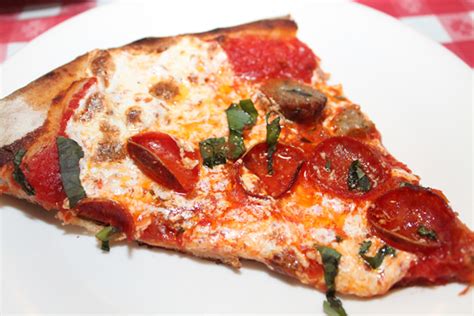 Lombardi's Pizza - New York, NY - Food Smackdown