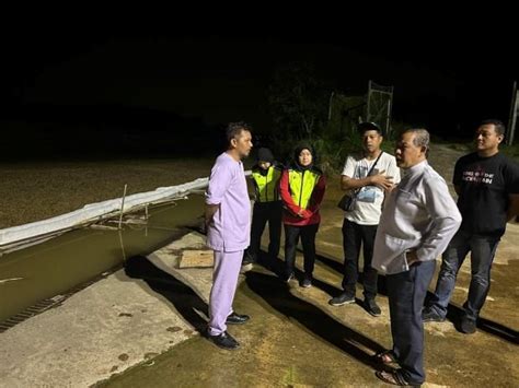 Bengkel Lori Disyaki Lepas Minyak Ke Sungai Linggi Negeri Kita