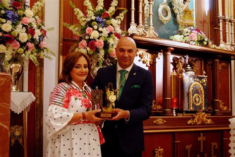 Emigrantes celebra la toma de posesión de su nueva hermana mayor María