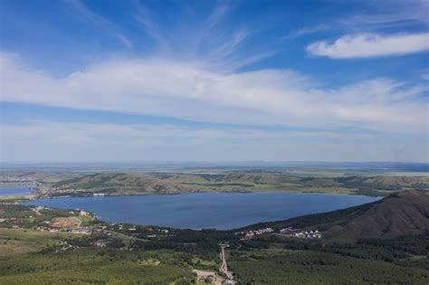 Ber Dem Blick Auf Den Sch Nen See Im Sommer In Der Ural Region