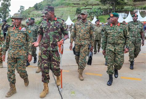 Nord Kivu La collaboration entre force de l EAC un verre à moitié