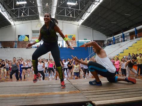 G Aula Master De Zumba Leva Ritmos Latinos Para Gin Sio De Varginha