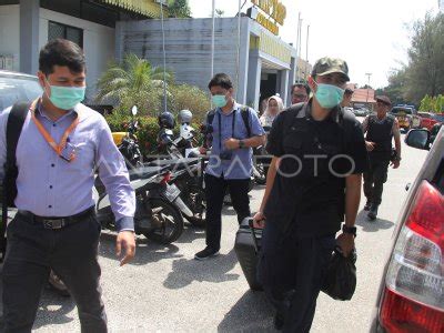 Kpk Geledah Kantor Dinas Penanaman Modal Kota Dumai Antara Foto