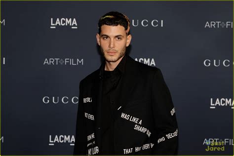 Billie Eilish Jesse Rutherford Make Red Carpet Debut At Lacma Gala