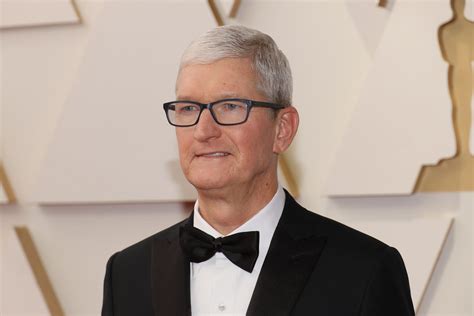 Apple Ceo Tim Cook Receives A 40 Pay Cut