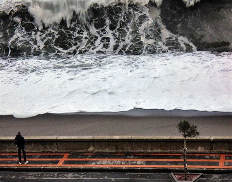 Mareggiata A Furci Siculo Onde Giganti Invadono Il Lungomare Foto Video