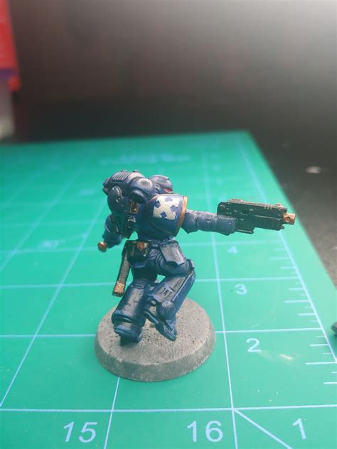 My 1st Painted Warhammer 40k Miniature I Used To Much Primer And Wash