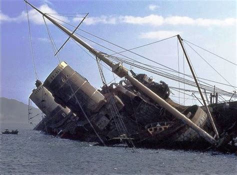 Pin On Shipwrecks Ship Breakings Ships Collision Cunard Ships