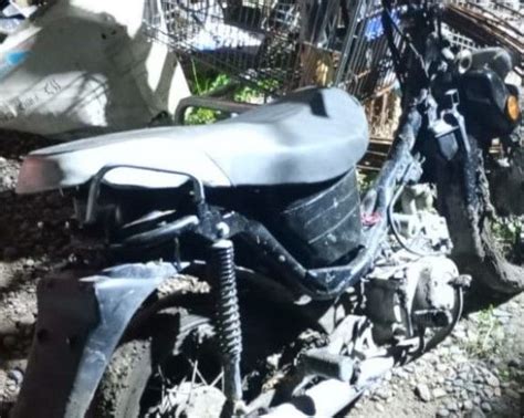 Vieron a la Policía y escaparon dejando abandonada una moto