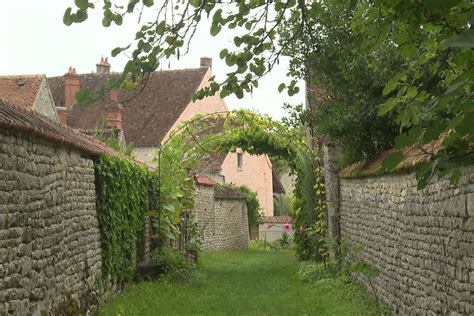 À la découverte d Yèvre le Châtel plus beau village du Loiret et