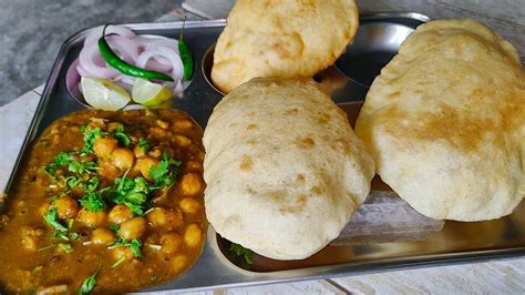 घर पर बनाएं रेस्टोरेंट जैसे स्वादिष्ट छोले भटूरे How To Make Chole