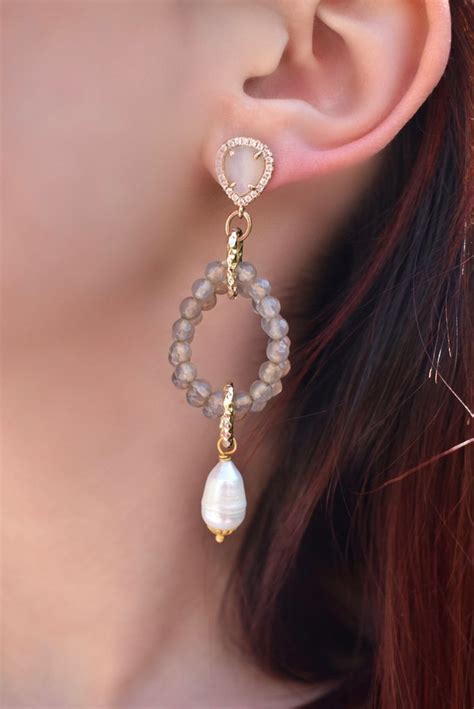 Orecchini Pendenti In Cristallo Nude Agata Tortora Fumè E Etsy Jewelry Pearl Earrings Pearls