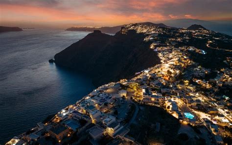 11 Best Hotels in Fira, Santorini for Amazing Caldera Views