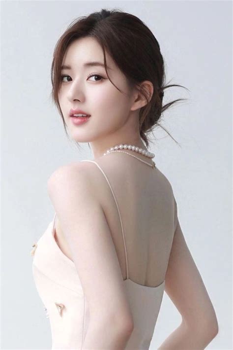 Các nàng hot girl đi diễn nổi tiếng xứ Trung