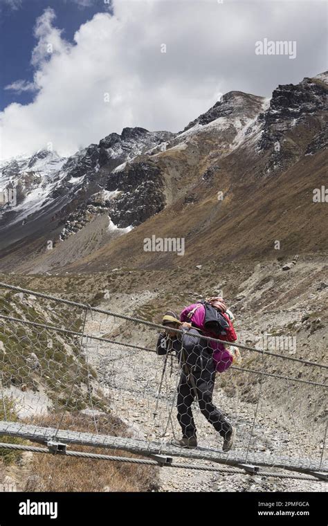 Nepal Annapurna Conservation Area Project Annapurna Circuit Porter