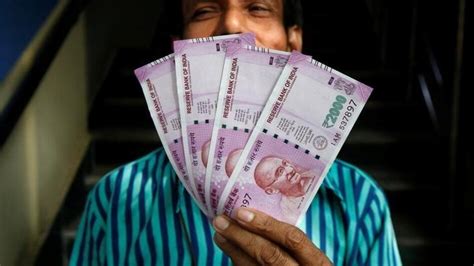 Rupee Slumps 10 Paise To Close At All Time Low Of 7772 Vs Us Dollar