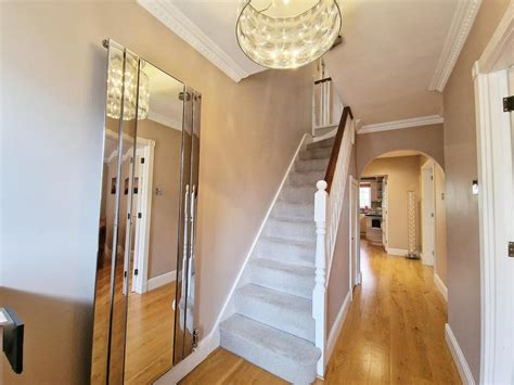 The Crescent Abbots Langley 4 Bed Semi Detached House 750 000