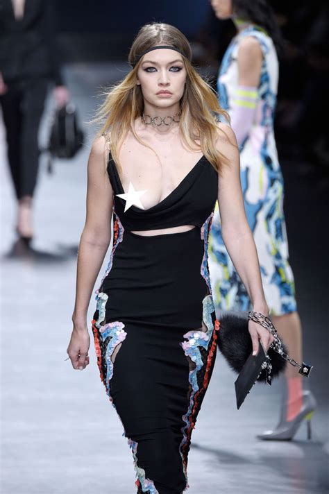 Ella S Blog Gigi Hadid Suffers Wardrobe Malfunction On The Runway