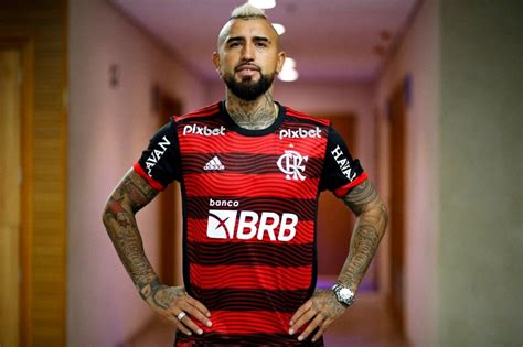 Arturo Vidal será apresentado pelo Flamengo nesta segunda