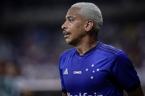 Matheus Pereira Come A Temporada Voando Pelo Cruzeiro Veja N Meros